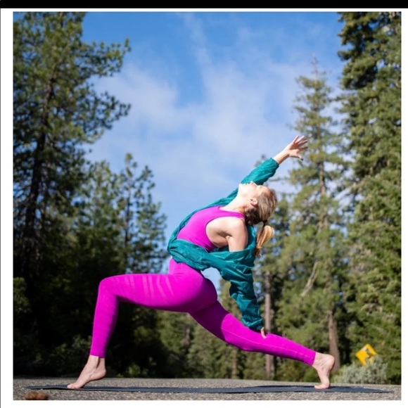 Fabletics two piece activewear - Picture 2 of 6